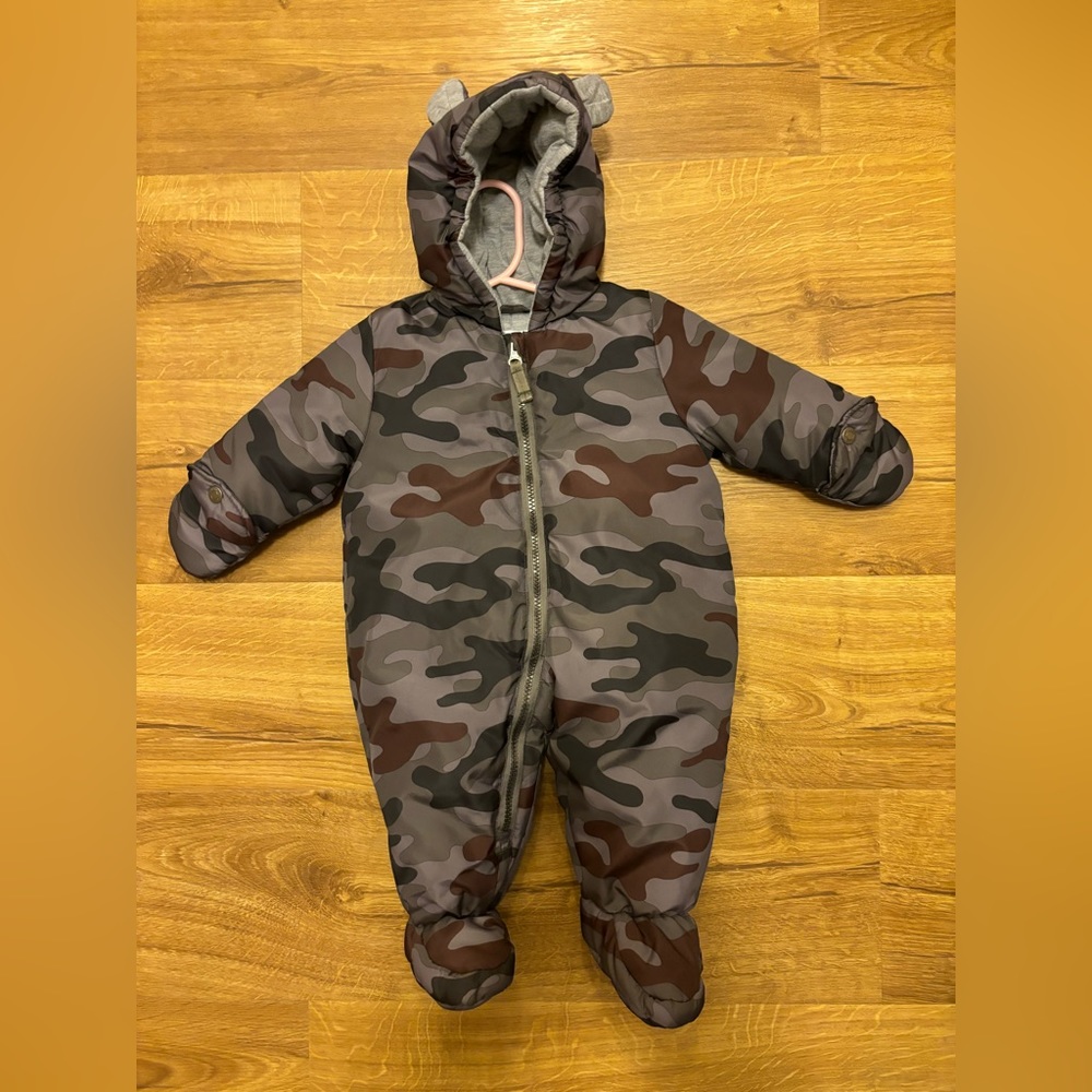 Carters infant boy snow suit size 9 months.